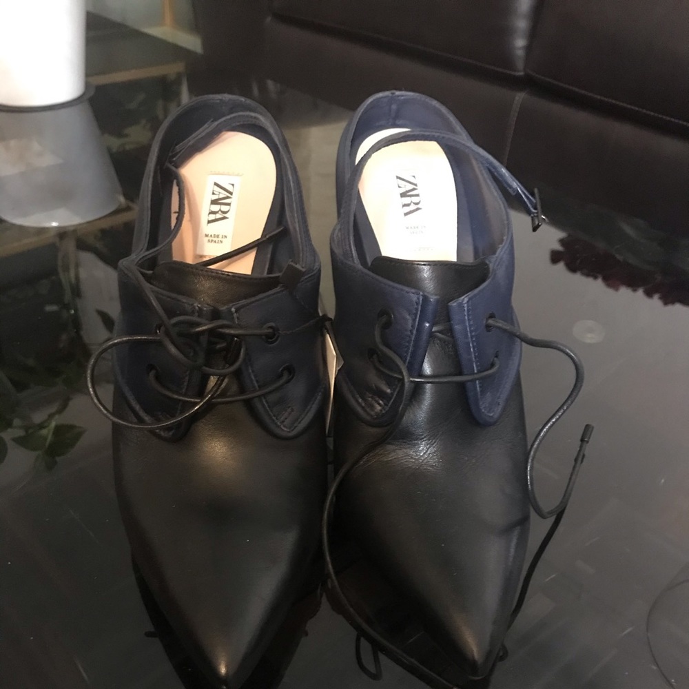 Zara Black and blue leather heels